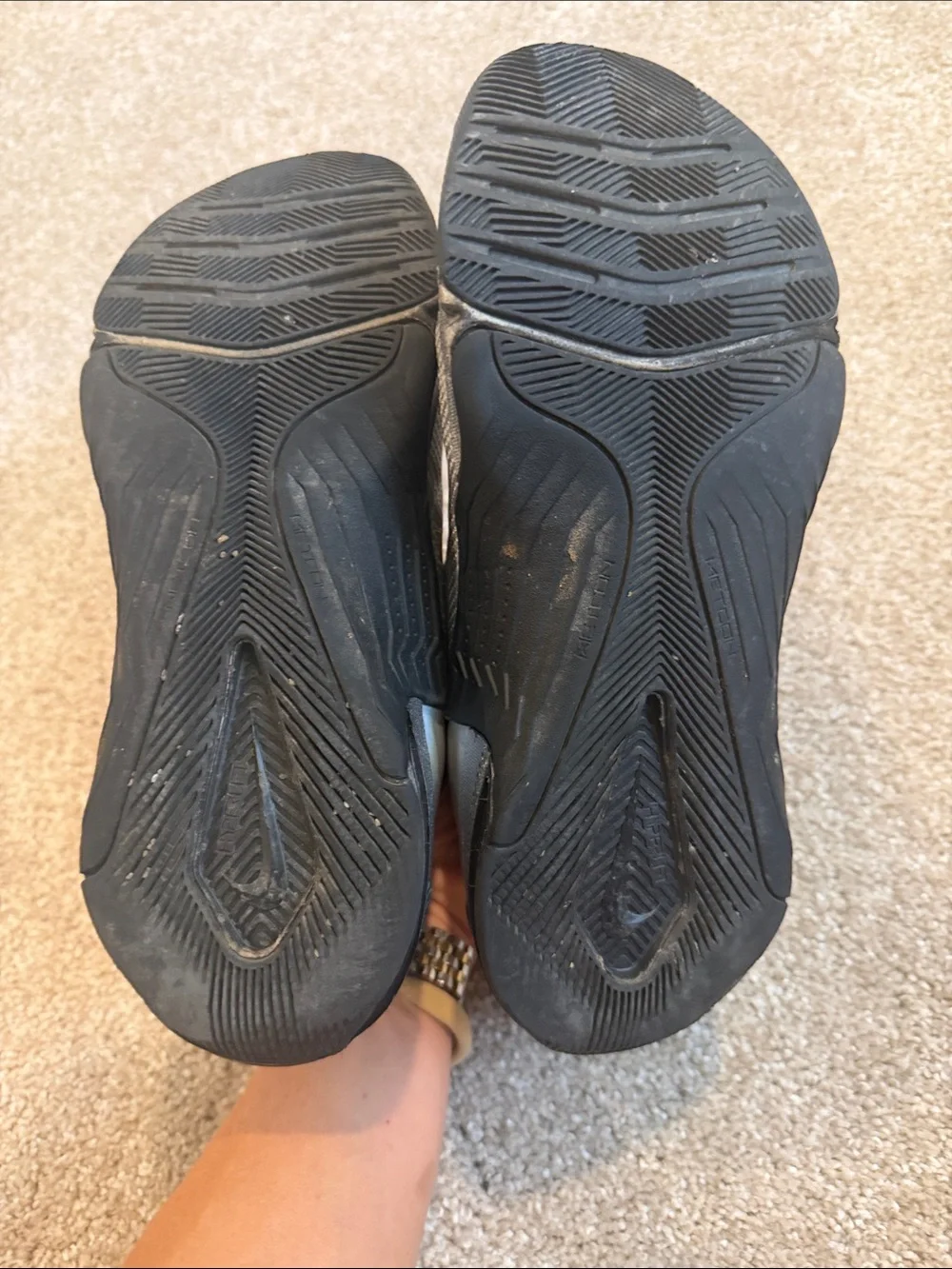 Nike women’s Black and Silver Metcon 8 Training Sneakers size 7